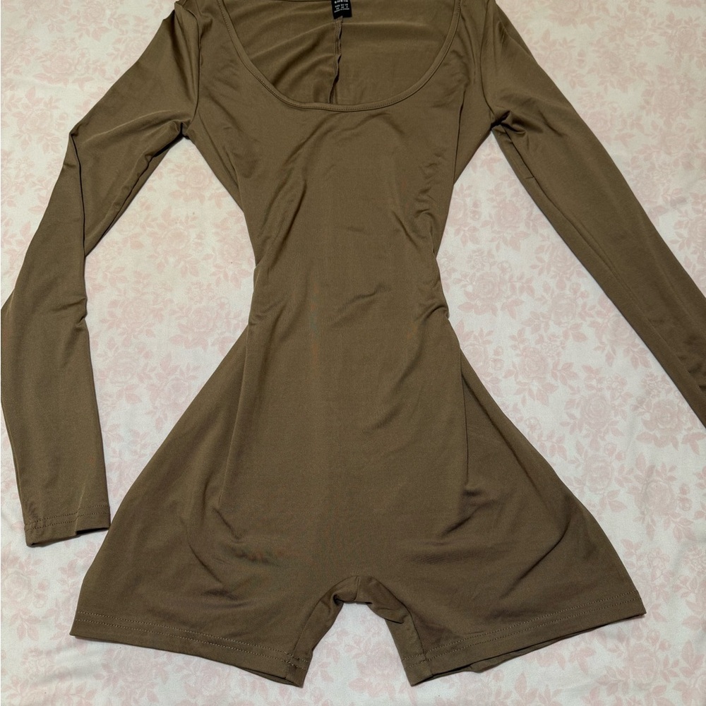 SHEIN Taupe Long Sleeve Bodysuit